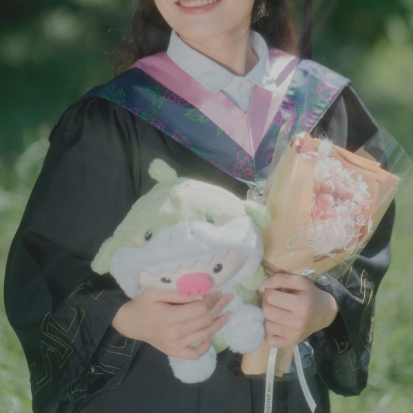 graduation plush toy